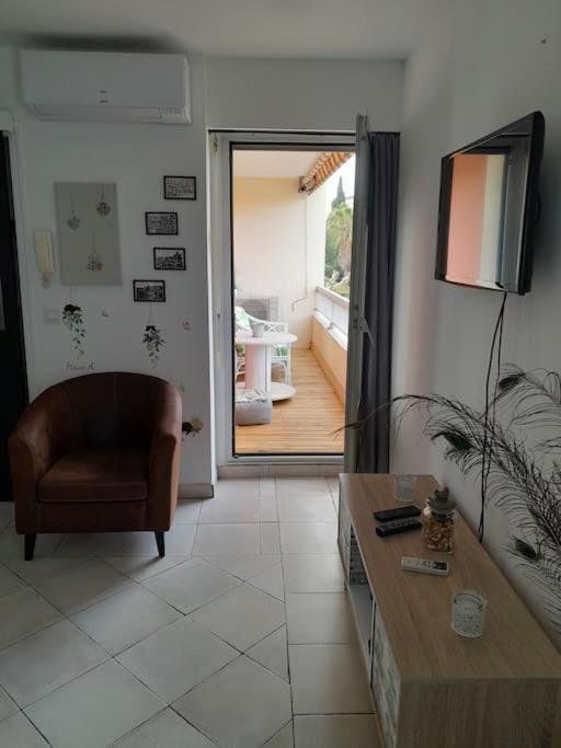 Charmant Studio Lumineux Avec Parking Prive Saint-Raphaël Εξωτερικό φωτογραφία