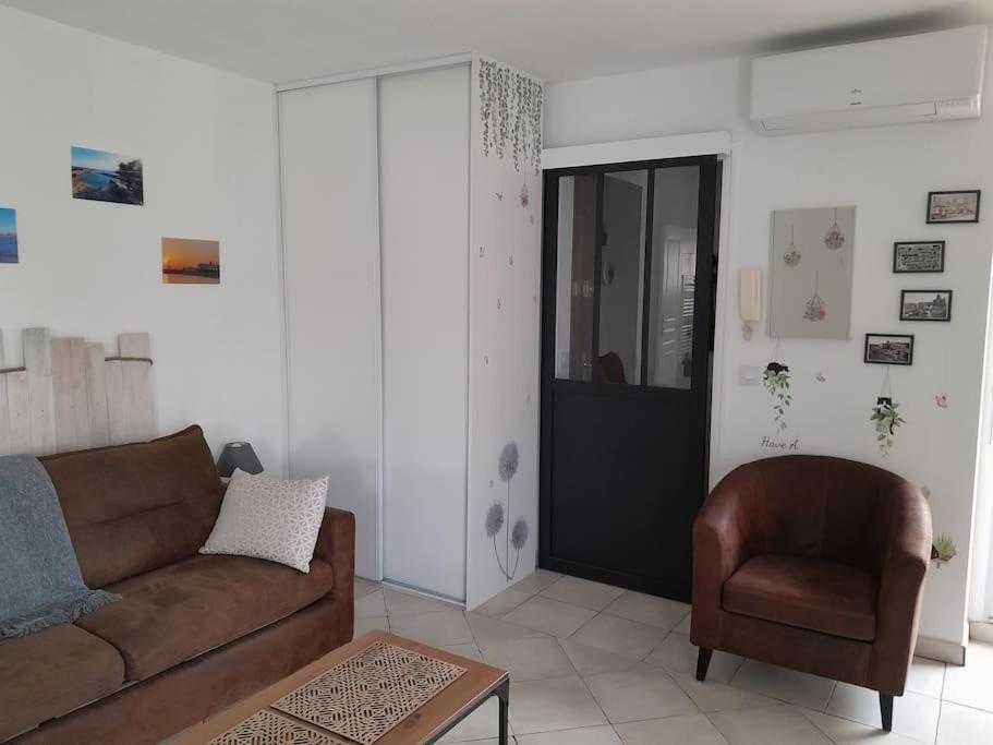 Charmant Studio Lumineux Avec Parking Prive Saint-Raphaël Εξωτερικό φωτογραφία