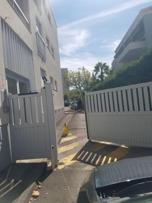 Charmant Studio Lumineux Avec Parking Prive Saint-Raphaël Εξωτερικό φωτογραφία